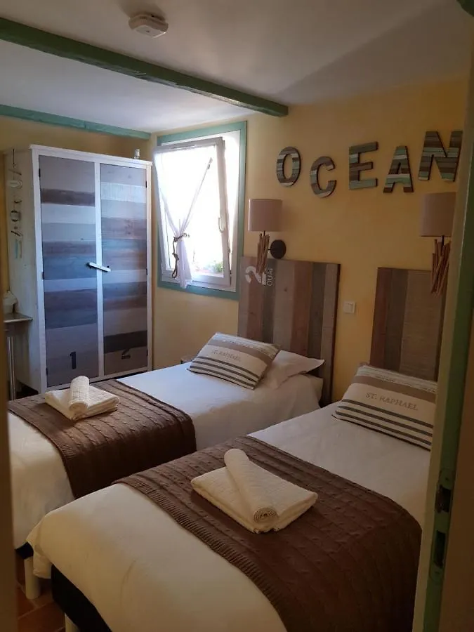 Ile O Des Capucins Bed & Breakfast Roscanvel